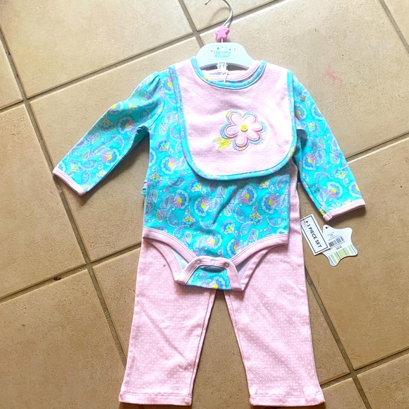 Floral Baby Outfit with Bib size 6/9 months 3 piece new - Picture 1 of 8